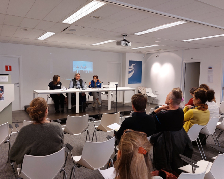 Denkdag Toegepaste Psychoanalyse - dl3 - Werken in (zorg)organisaties - De werkplek overleven, Containment en veerkracht